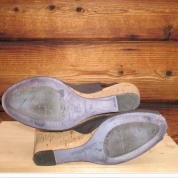 Donald J Pliner Peep Toe Olive Wedges - Picture 6 of 6